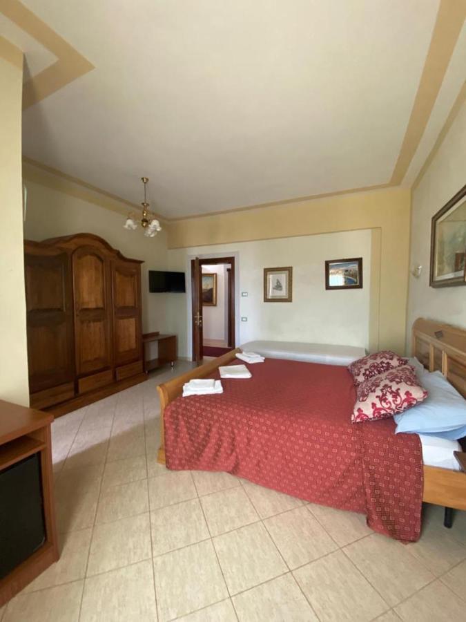 Hotel "San Saena " Radhime Exterior photo