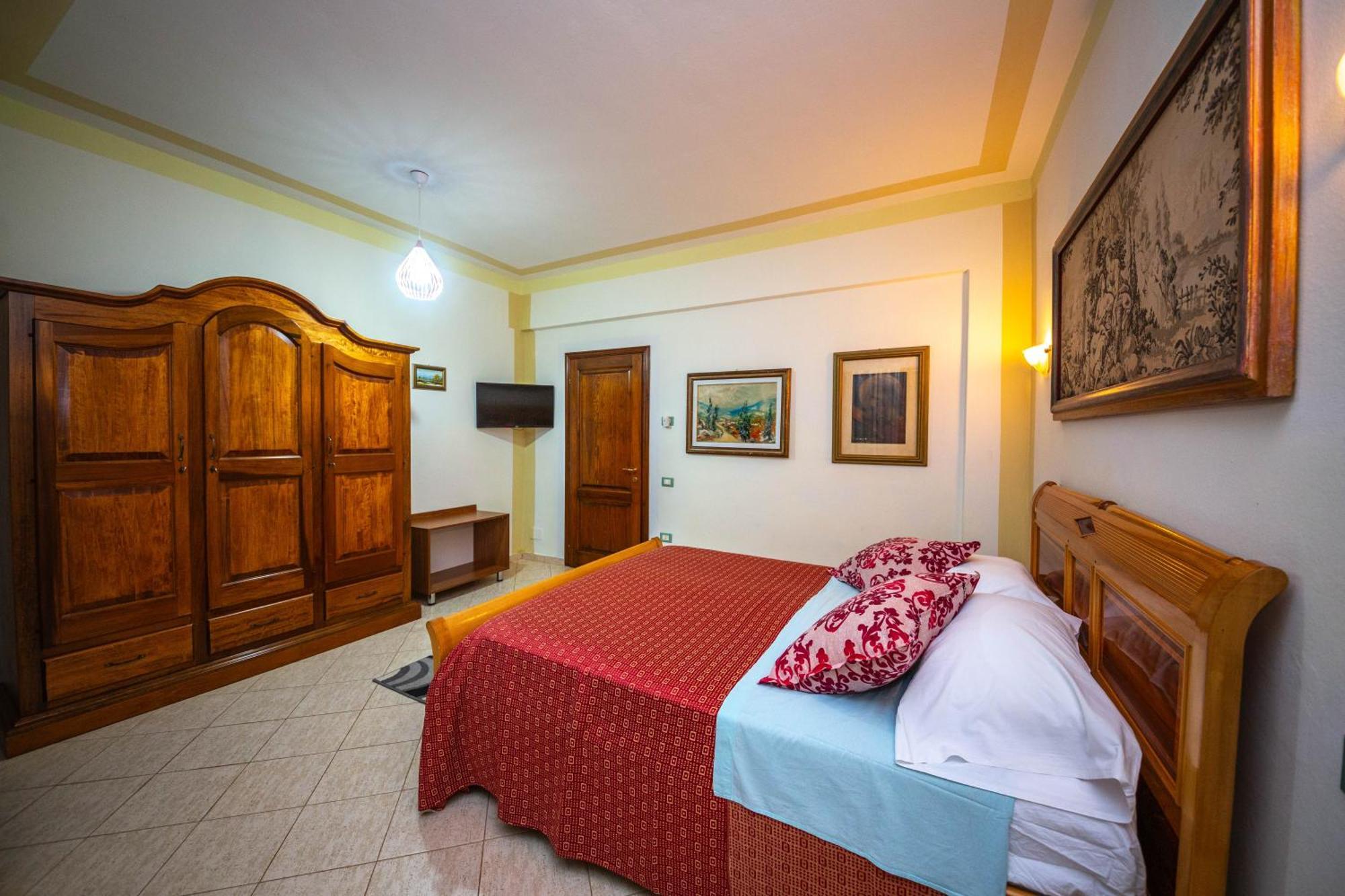 Hotel "San Saena " Radhime Exterior photo