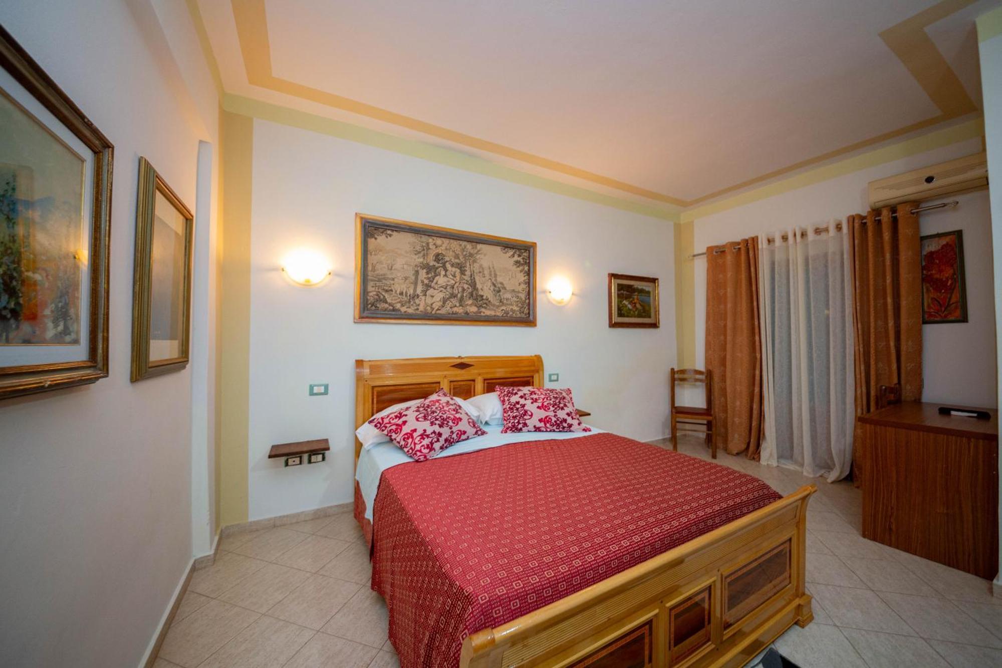 Hotel "San Saena " Radhime Exterior photo