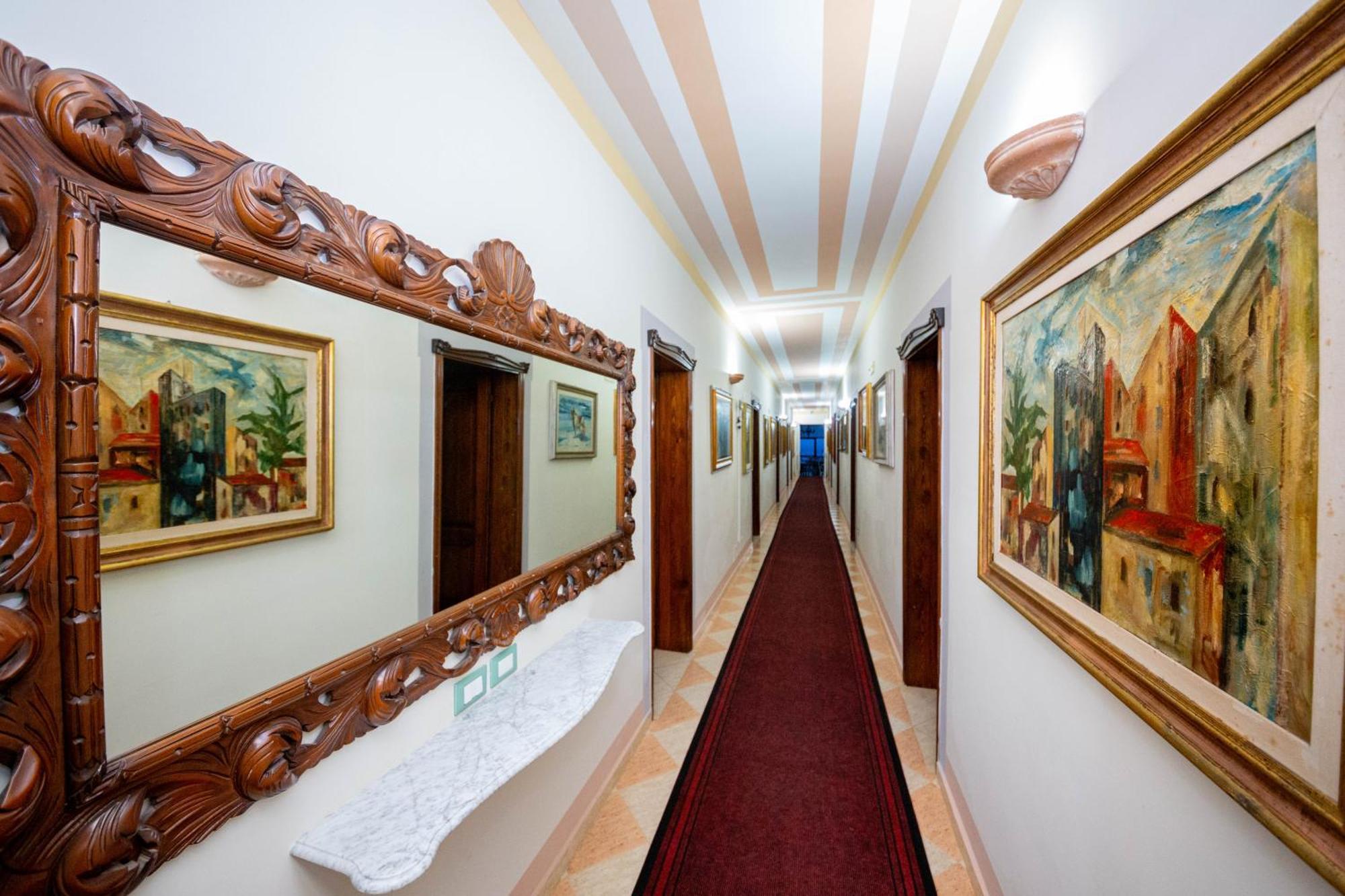 Hotel "San Saena " Radhime Exterior photo