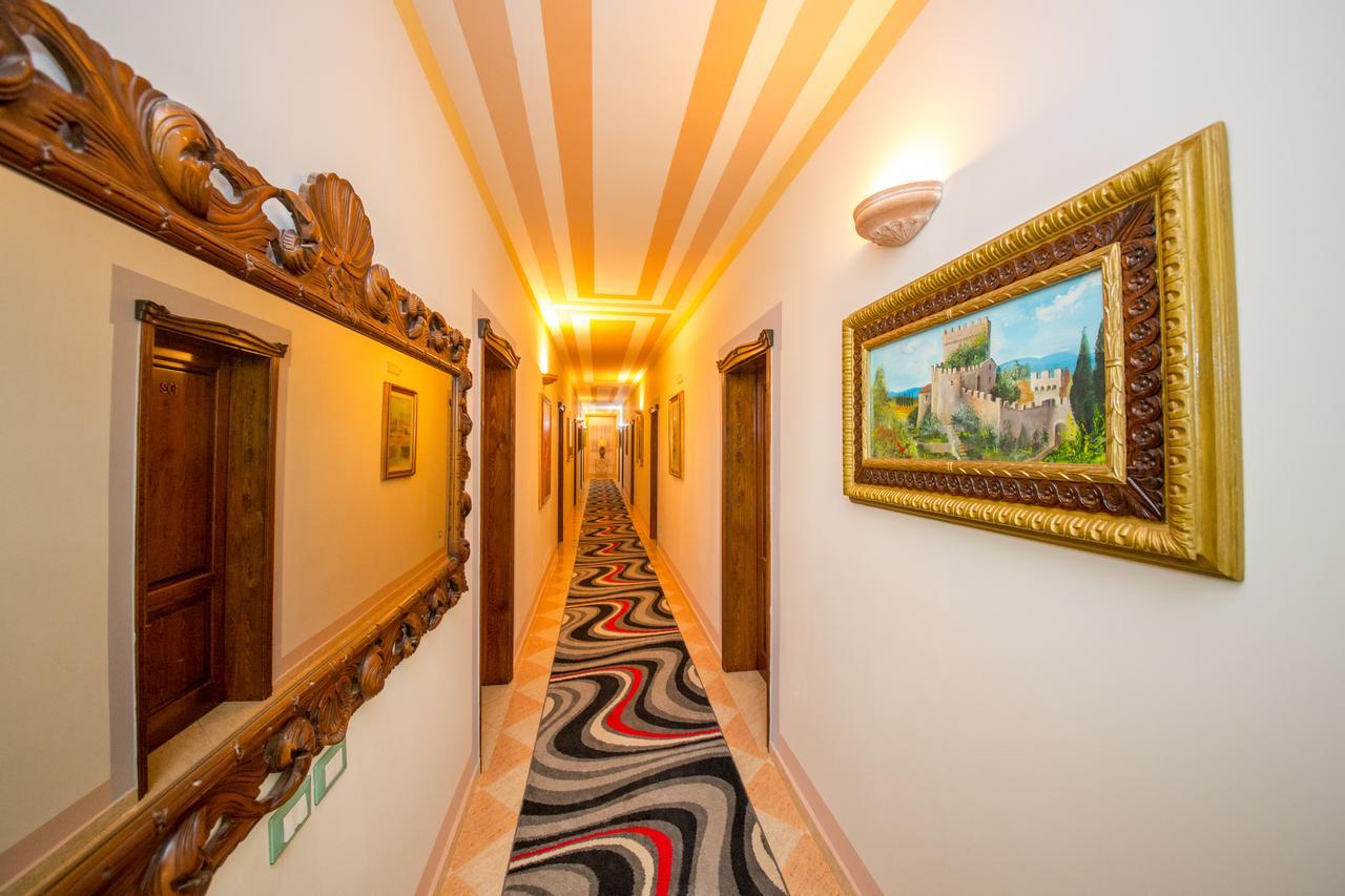Hotel "San Saena " Radhime Exterior photo